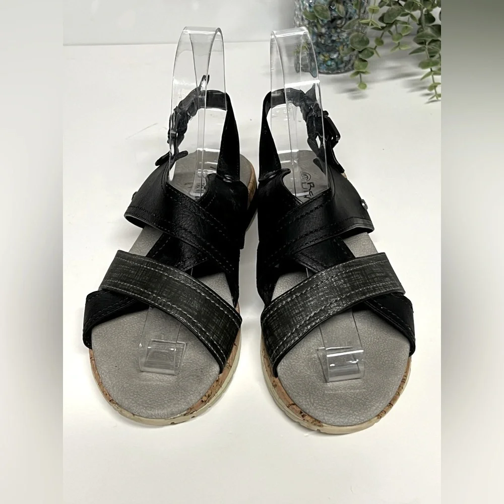 🛍️BEARPAW Black and gray SHELLI sling back sandals size 6.‎